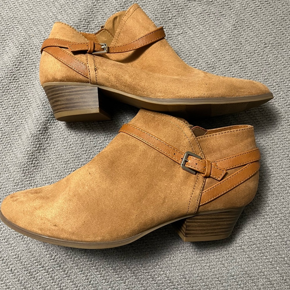 Old Navy Tan Ankle Boots Size 9